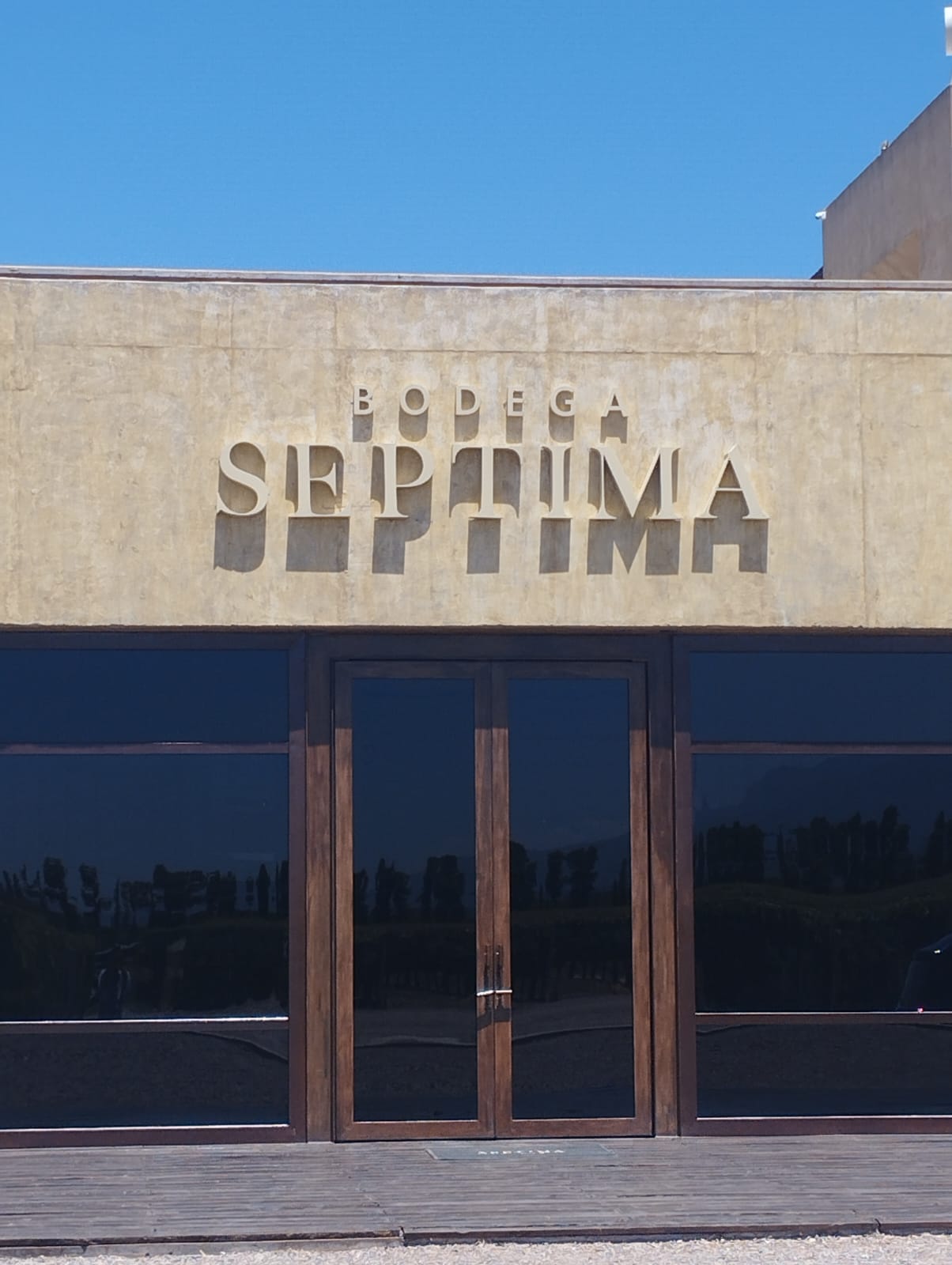 Traslado privado a la moderna arquitectura de Bodega Séptima